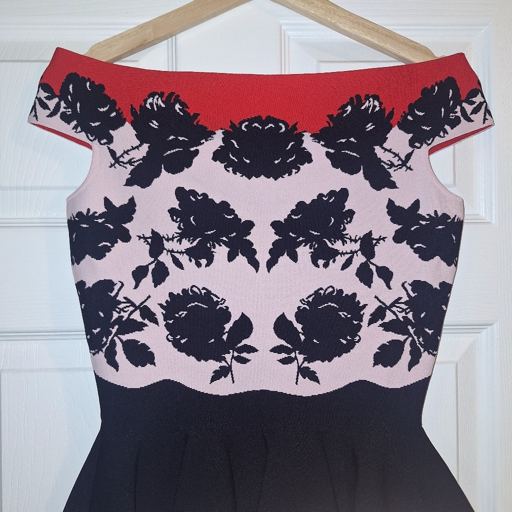 NWT Alexander McQueen Elegant Floral Off-Shoulder Top Sz M